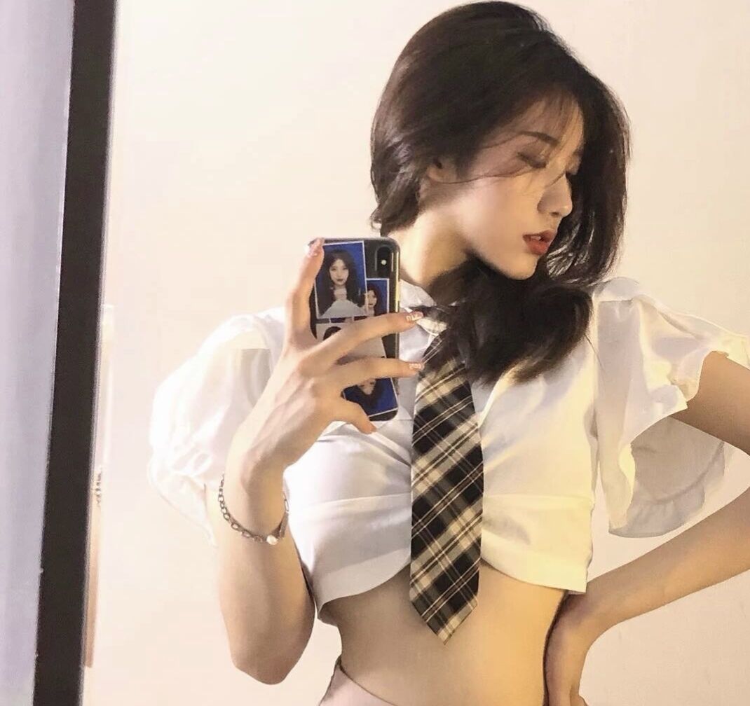 极品嫩妹，粉嫩奔放s身材