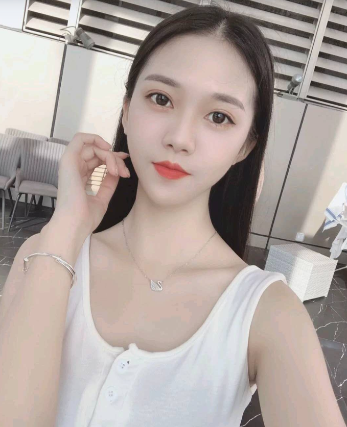 身材颜值极品的小高端白领女神